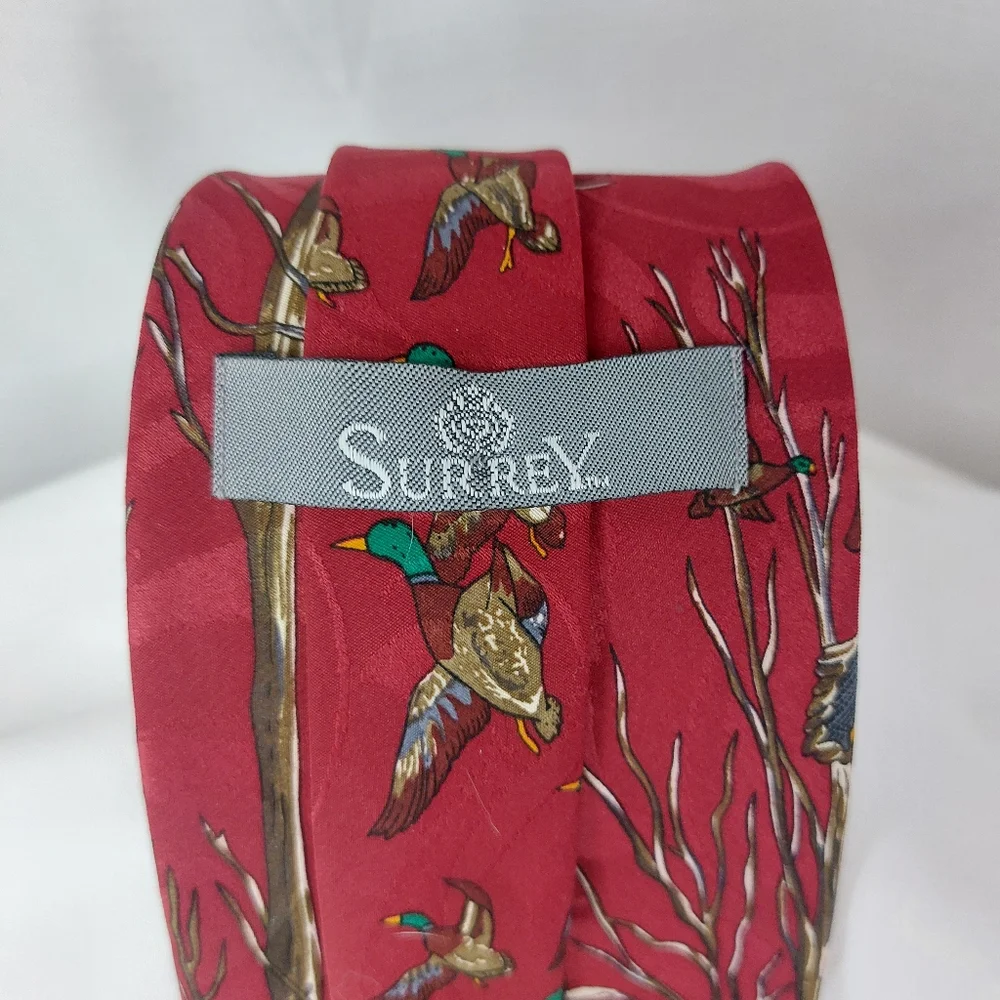 Vintage SURREY Mens Tie Burgundy Silk Mallard Duck Hunter Necktie USA 57